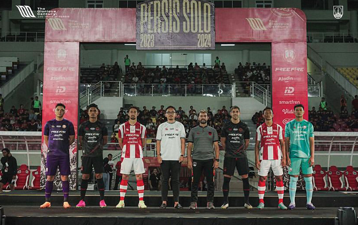 PRODUK SENDIRI: Jersey tim Persis Solo musim 2023/2024. Manajemen Laskar Sambernyawa memilih memproduksi jersey sendiri.