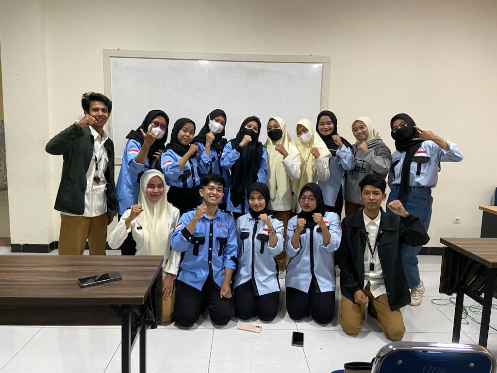 Tim dari Himpunan mahasiswa Prodi S1 Keperawatan Universitas Duta Bangsa Surakarta yang menyelenggarakan lomba video kreatif nasional.