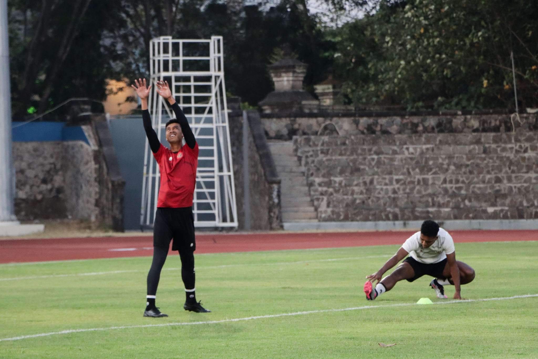 Nuri Agus berlatih bersama Timnas Indonesia U-23 di Stadion Sriwedari, kemarin (4/9). (IHSAN/RADAR SOLO)