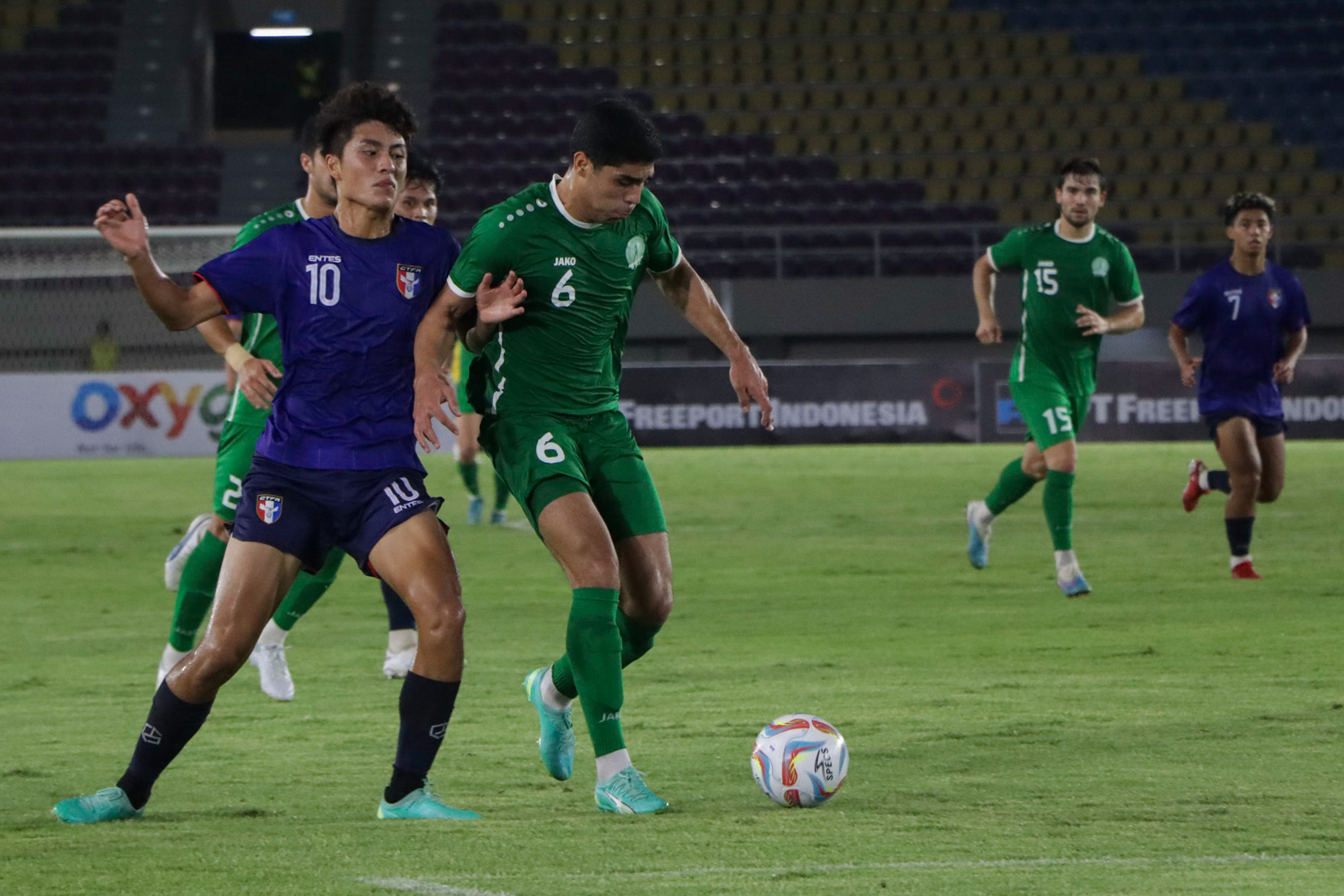 Laga antara Chinese Taipei versus Turkmenistan dalam Babak Kualifikasi Piala Asia Grup K di Stadion Manahan, Rabu (6/9). (M.IHSAN/RADAR SOLO)