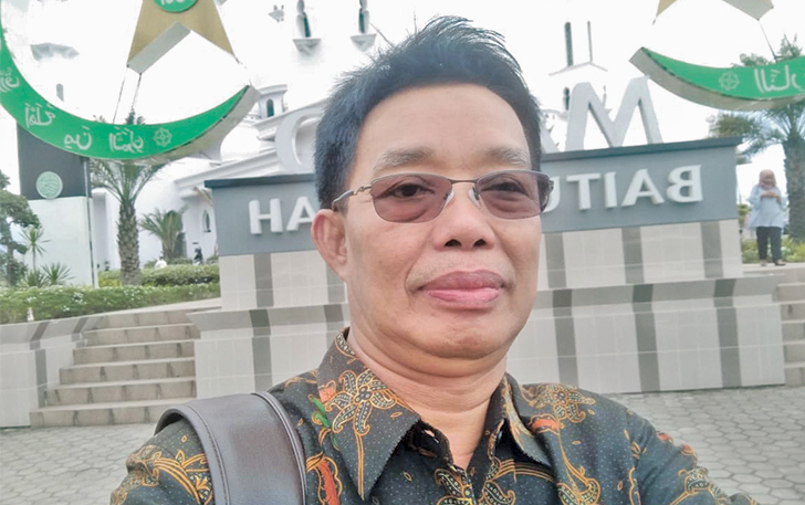 Prof. Dr. Sutama, M.Pd. selaku Dekan FKIP UMS