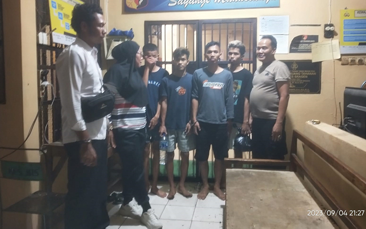 BONGKAR KASUS: Satuan Reserse Narkoba Polres Sragen mengamankan empat pemuda yang menjual pil koplo, Senin (4/9).