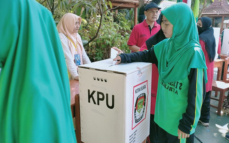 NYOBLOS: Proses pemilihan ketua OSIS di MTsN 2 Surakarta yang aplikasinya milik proses pemilu.