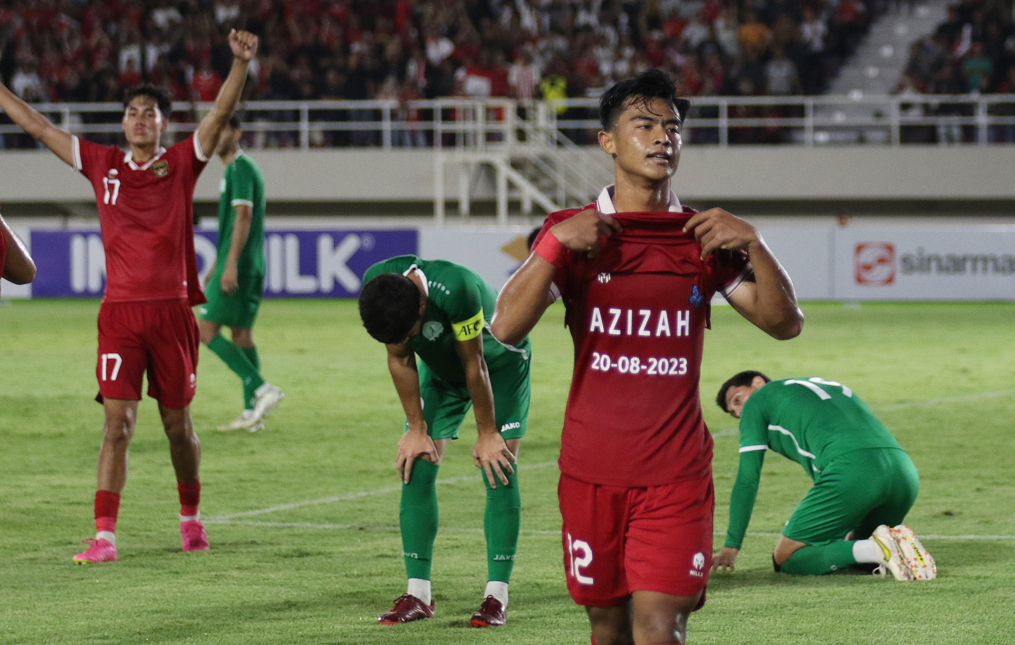 Pratama Arhan melakukan selebrasi usai menjebol gawang Turkmenistan di Stadion Manahan, Selasa malam (12/9), dalam kualifikasi Piala Asia U-23. (ARIEF BUDIMAN/RADAR SOLO)
