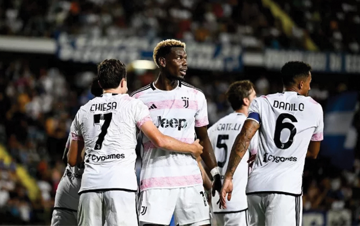 Paul Pogba selebrasi bersama rekan di Juventus.