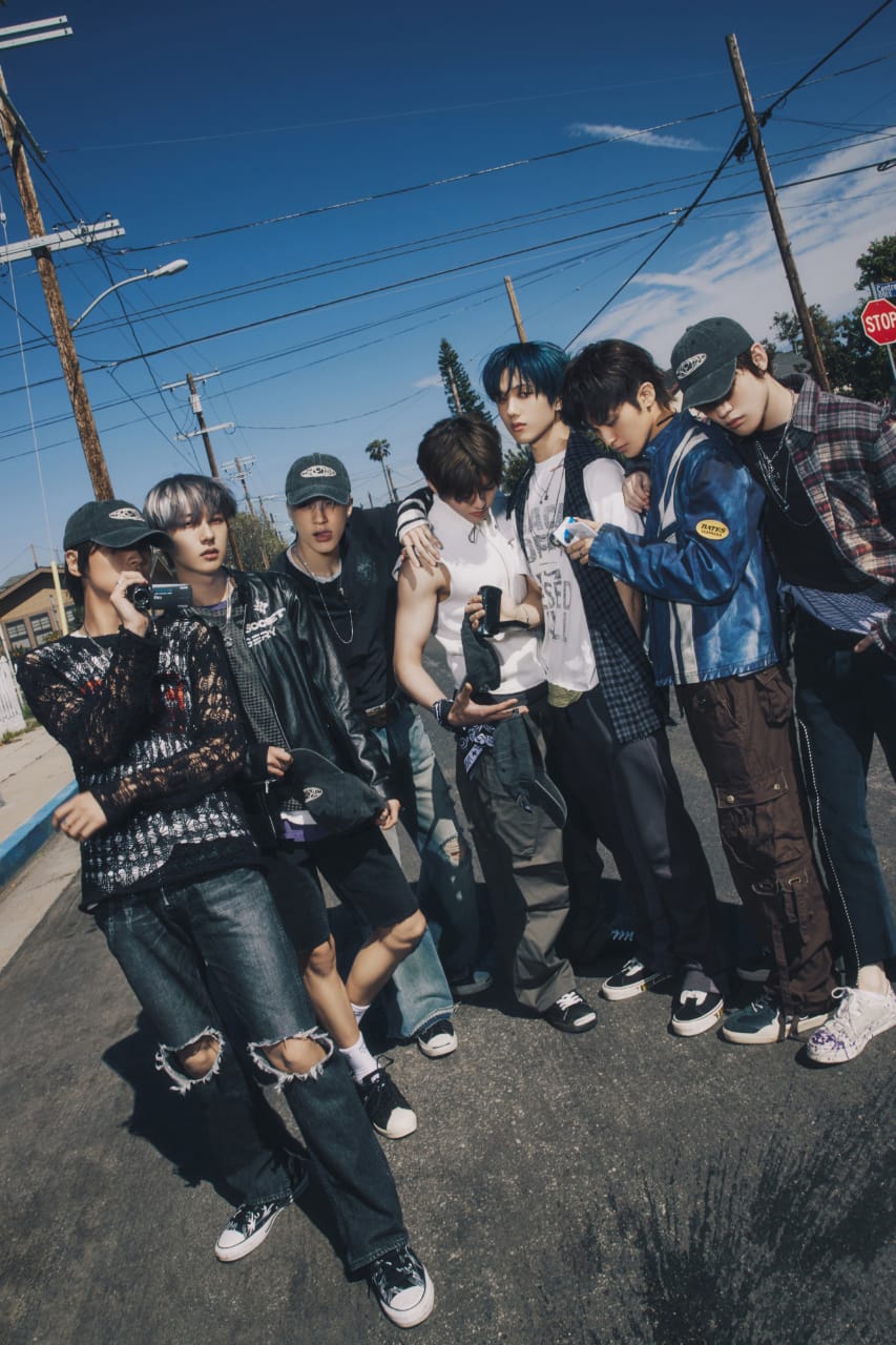 Grup boyband asal Korea Selatan NCT DREAM berhasil bertahan 3 minggu di Billboard 200.