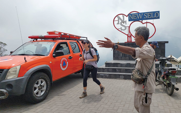 Pendaki warga negara asing (WNA) asal spanyol sampai di basecamp New Selo setelah ditemukan tim evakuasi di atas pos 1. Dikabarkan pendaki ini sempat tersesat di pasar bubrah Gunung Merapi.