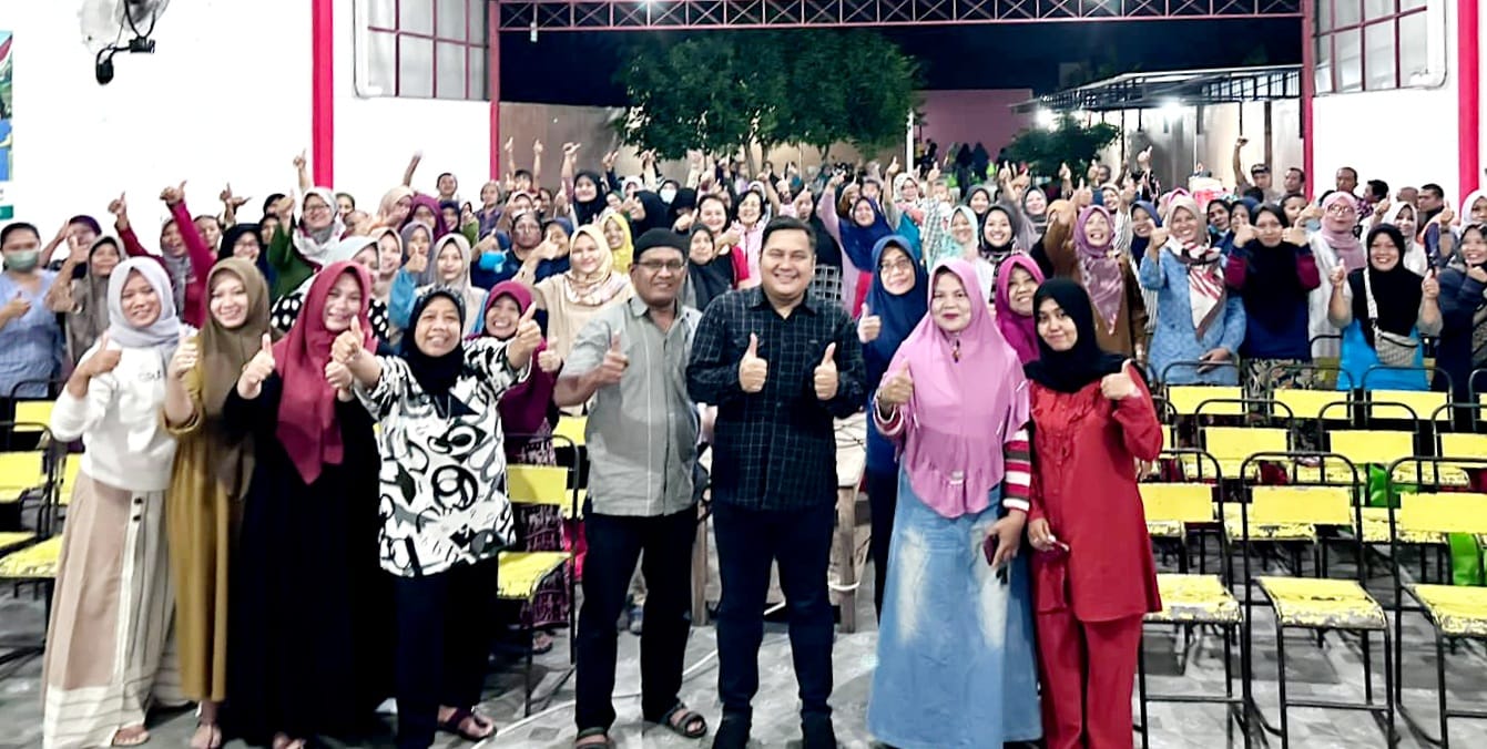 Distribusi bantuan sembako kepada masyarakat di Kecamatan Colomadu oleh DPRD dan Dinsos Kabupaten Karanganyar, Jumat (15/9/2023).