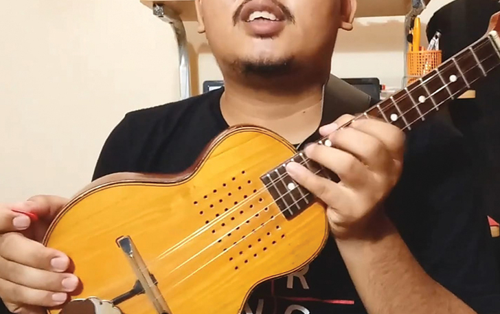 Alat musik cak.