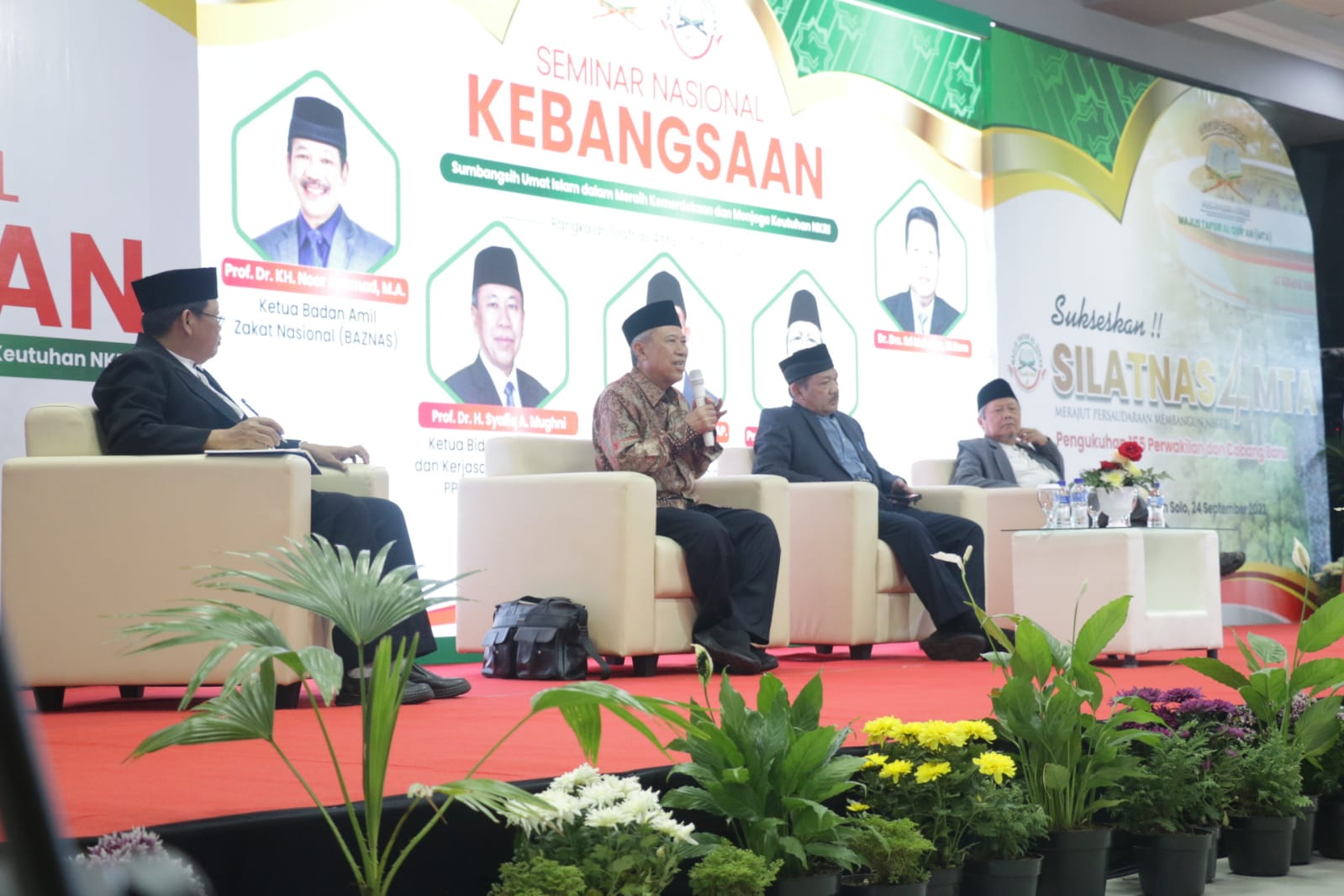 Seminar nasional kebangsaan bertema Sumbangsih Umat Islam dalam Meraih Kemerdekaan dan Menjaga Keutuhan NKRI digelar Yayasan MTA jelang Silaturahmi Nasional, Sabtu (16/9/2023).