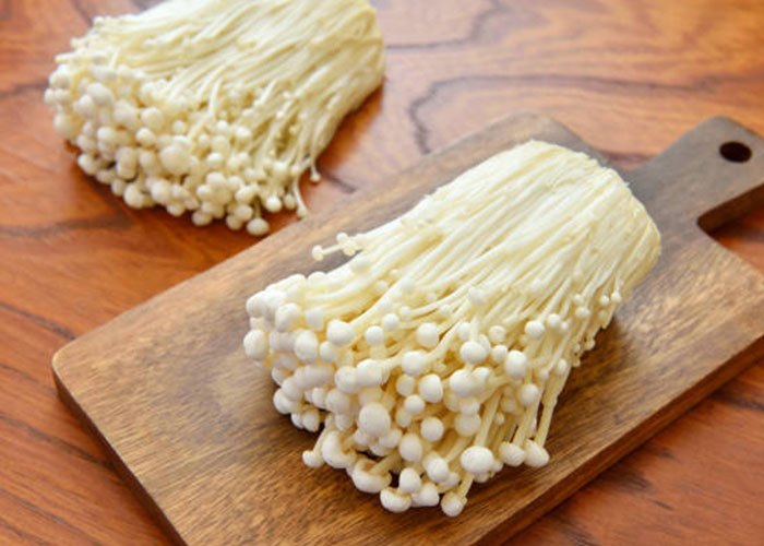 Jamur enoki.