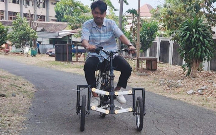 FLEKSIBEL: Sepeda listrik narrow tilting tricycle kreasi mahasiswa Prodi D3 Teknik Mesin Sekolah Vokasi UNS.