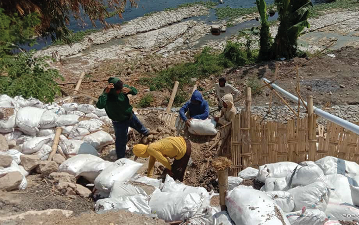DISOROT: Talut sungai Bengawan Solo di Gilis, Desa Katelan, Kecamatan Tangen yang ambrol.