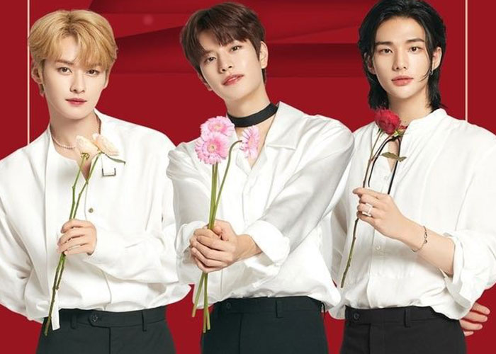 Tiga member Stray Kids mengalami insiden kecelakaan mobil.