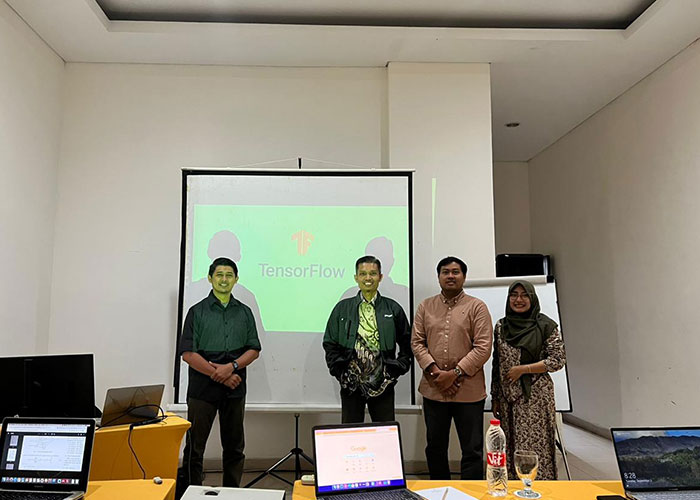 Program Studi Sistem Informasi Fakultas Ilmu Komputer Universitas Duta Bangsa mengirimkan dosen-dosen untuk mengikuti pelatihan data analytic dan big data science.