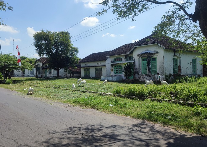 Sebagian rumah kuno di kompleks Omah Londo, Kecamatan Gondang, Kabupaten Sragen dibiarkan kosong.
