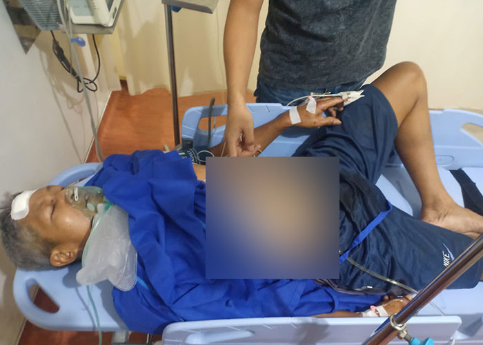 Jasmin, satpam Toko Emas Sriti, Ampel mendapat perawatan di RSUD Pandan Arang Boyolali usai ditusuk pelaku percobaan perampokan, Kamis (28/9).