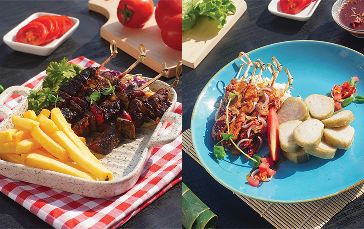 Sate Dagoatchi (kiri) dan Sate Laweyan (kanan) yang disajikan ASTON Solo Hotel dalam Satay TrEATs Everywhere.