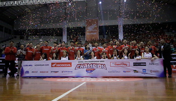 MEMBANGGAKAN: Tim putra SMA Tritunggal Semarang sukses juga Honda Developmental Basketball (DBL) with Kopi Good Day 2023 Central Java Championship Series di Sritex Arena.