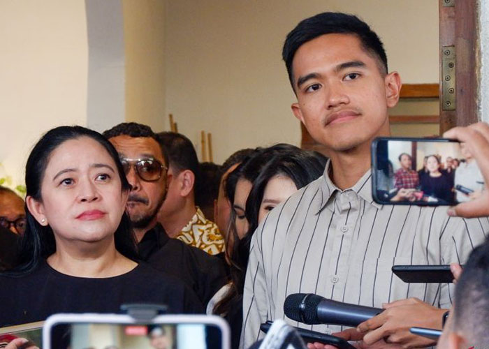 Ketua DPP PDIP Puan Maharani dan Ketua Umum PSI Kaesang Pangarep memberikan keterangan usai pertemuan di kawasan Menteng, Jakarta Pusat, Kamis (5/10).