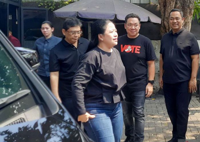 Politikus PDI Perjuangan Puan Maharani tiba di tempat makan untuk bertemu dengan Ketua Umum PSI Kaesang Pangarep di Menteng, Jakarta Pusat, Kamis (5/10/2023).