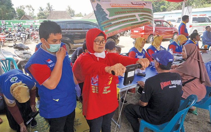 INOVASI: Sejumlah pelayanan masyarakat program sambang warga di Desa Keputran, Kemalang, kemarin (4/10).