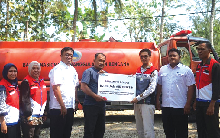 Fuel Terminal Rewulu PT Pertamina Patra Niaga memberikan bantuan air bersih untuk Kalurahan Bangunjiwo, Rabu (4/10)