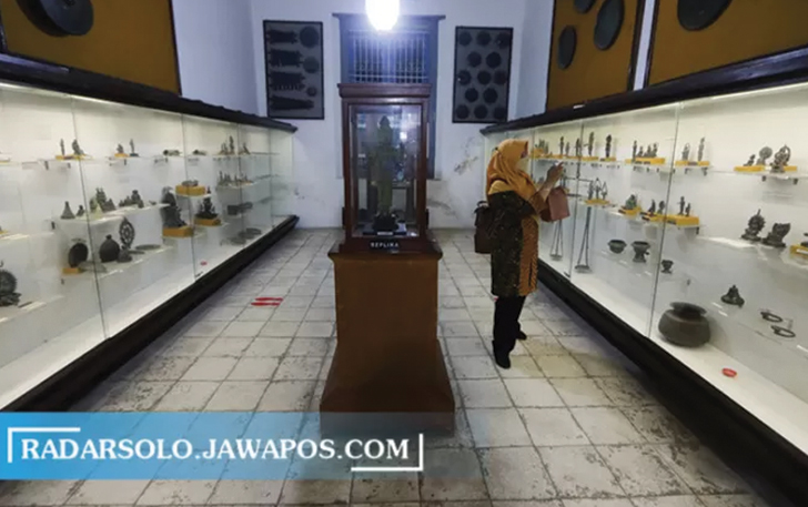 BUKA KUNJUNGAN: Koleksi benda kuno yang tersimpan di Museum Radya Pustaka.