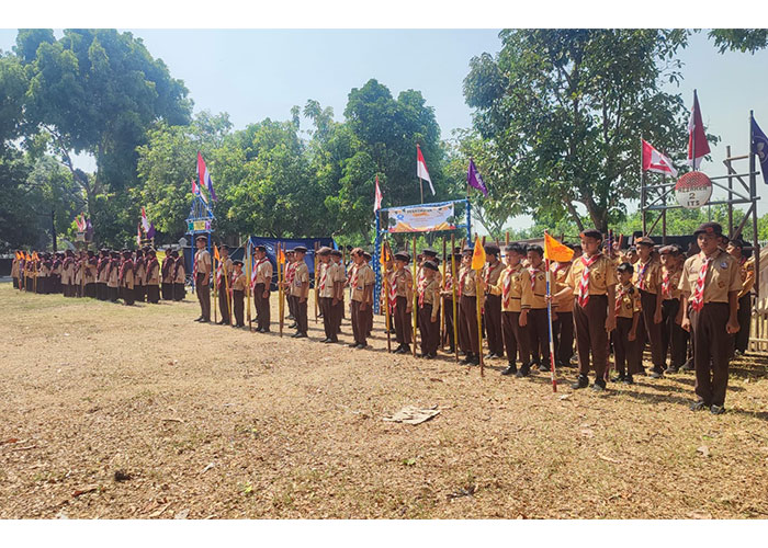 Perwakilan siswa dari tujuh Sekolah Islam Terpadu (SIT) di Sragen mengikuti Perkemahan Ukhwah Satuan Komuintas (SAKO) SIT cabang Sragen.