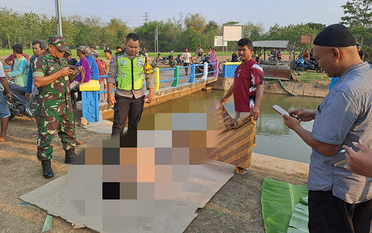 Korban dievakuasi saat diyemukan tenggelam di saluran irigasi yang berlokasi di Dusun Keblokan Desa Sendangijo Kecamatan Selogiri Sabtu (7/10) sore.