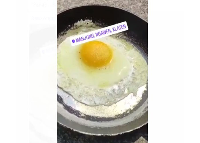 Video memasak telur mata sapi yang diunggah pada instastory oleh akun media sosial Instagram @arvinabram.