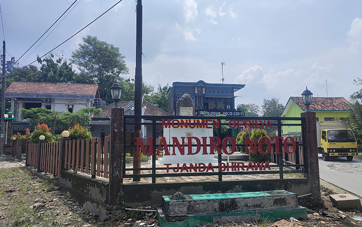 BERSEJARAH: Monumen Mandiro Noto yang merupakan tempat singgah Jenderal Gatot Subroto saat perang gerilya.