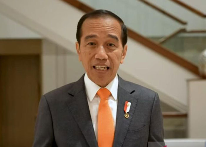 Presiden Jokowi memberikan keterangan pers di Beijing, RRC, Senin (16/10).