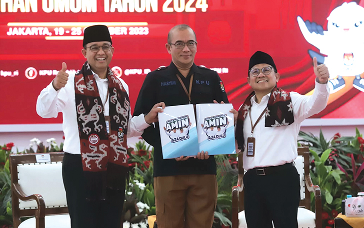 Bakal calon Presiden Anies Baswedan dan bakal calon Wakil Presiden Muhaimin Iskandar melakukan pendaftaran Capres dan Cawapres 2024-2029 di Gedung KPU, Jakarta, Kamis (19/10).