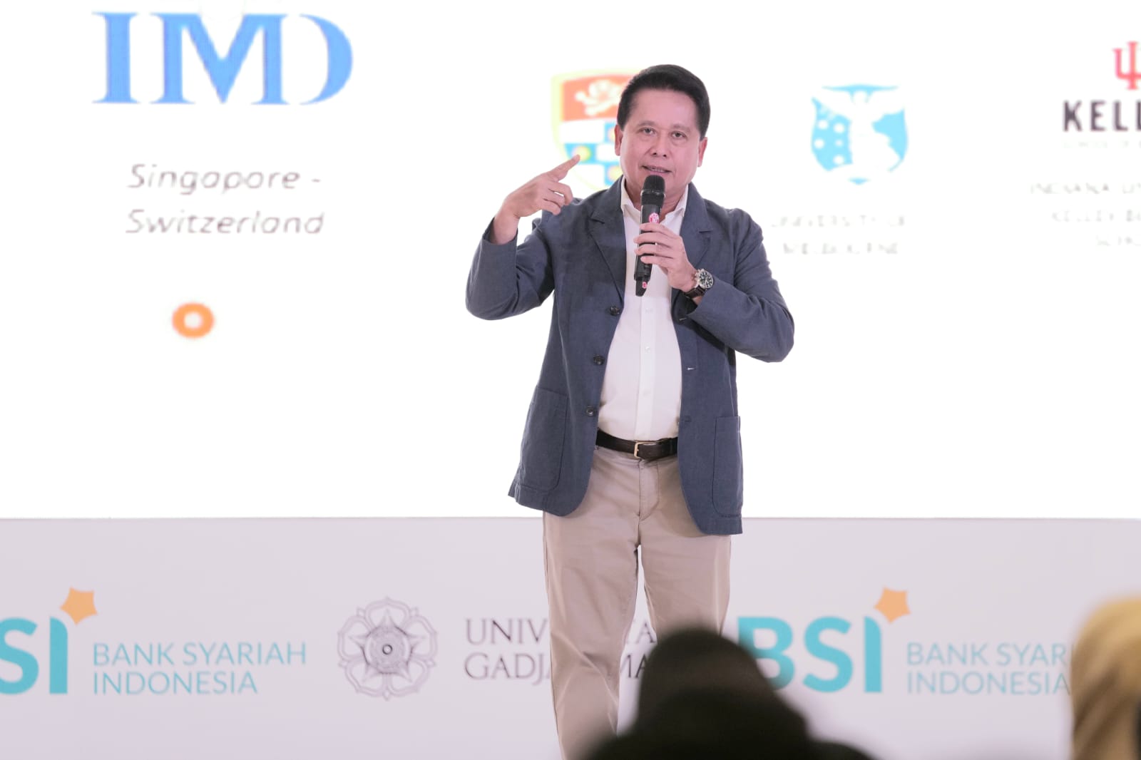 Direktur Utama BSI Hery Gunardi saat memberikan materi dalam Sharia Financial Literation &lsquo;Young, Blessed, Free&rsquo;, yang digelar di Universitas Gadjah Mada (UGM), Yogyakarta.