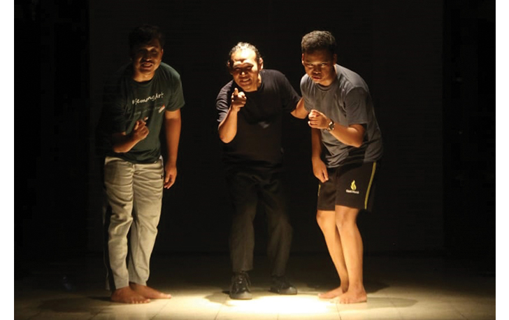 CIAMIK: Perform Arifin Ipien, Indra Wahyudi, dan Muhammad Irfan Hanafi di Pendopo Wisma Seni, Taman Budaya Jawa Tengah (TBJT), Minggu malam (15/10).