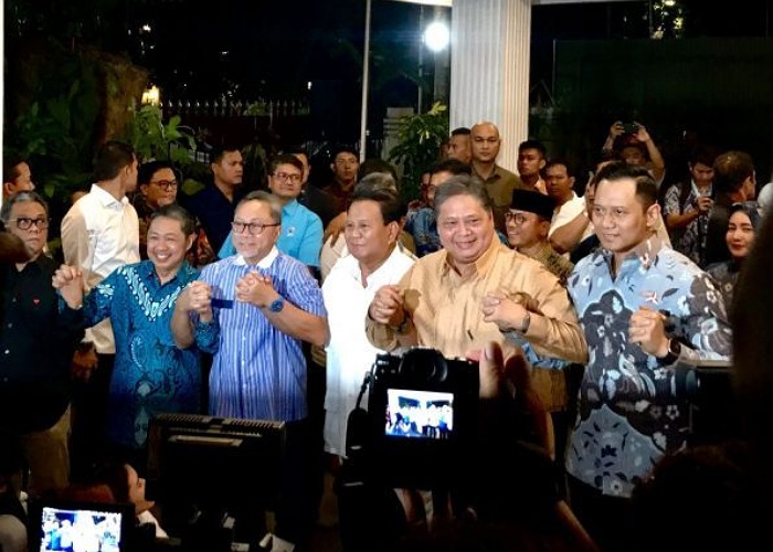 Prabowo Subianto bersama Koalisi Indonesia Maju mengumumkan Gibran Rakabuming Raka sebagai bakal calon wakil presiden (cawapres) di Pilpres 2024, Minggu (22/10) malam.