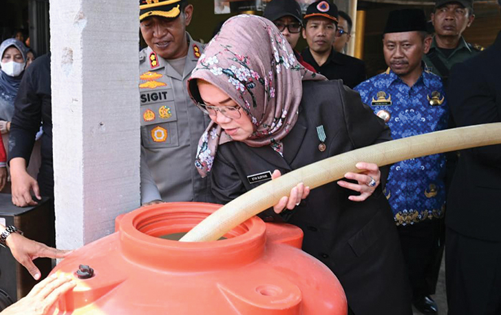 MELUAS: Pemkab Sukoharjo terus menyalurkan air bersih ke wilayah Sukoharjo selatan.