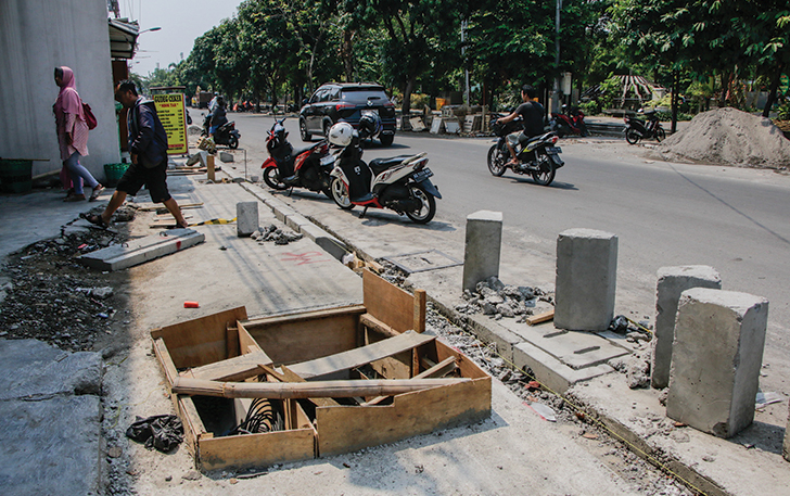 BELUM SELESAI: Pengerjaan proyek koridor Jayawijaya molor. Proyek yang mesti rampung pada 17 Oktober itu kini baru 61,2 persen.