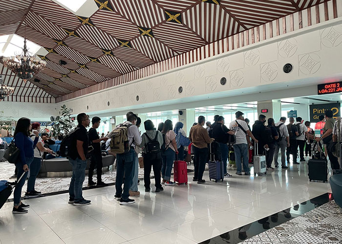 Geliat penumpang di Bandara Adi Soemarmo Solo. Aktivitas di bandara ini semakin bergeliat setelah pandemi.