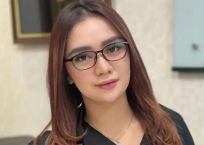 Regi Nazlah.