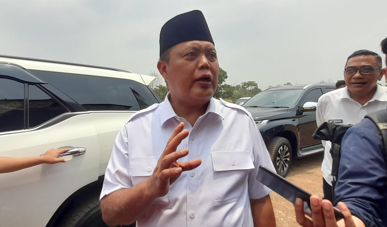 Bupati Karanganyar Juliyatmono beri keterangan pers, Rabu (25/10/2023)