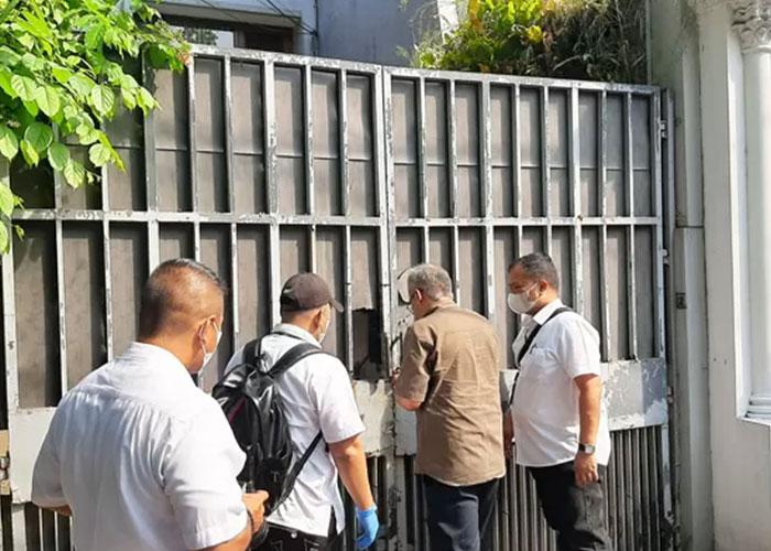 Penyidik Polda Metro Jaya melakukan penggeledahan di safe house Ketua KPK Firli Bahuri di Jalan Kertanegara, Jakarta Selatan, Kamis (26/10).