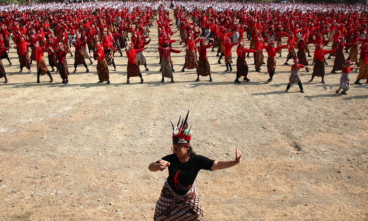 Gelaran Wuryantoro Menari di Lapangan Manggala Praja Wuryantoro, Jumat (27/10/2023). (IWAN ADI LUHUNG/RADAR SOLO)