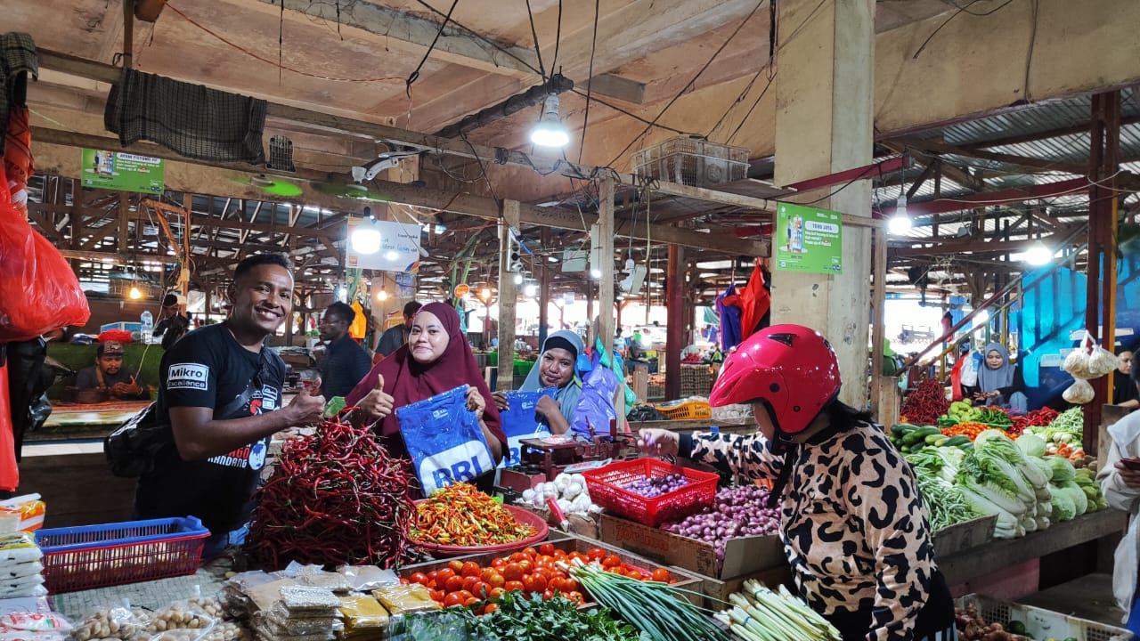 BRI beri layanan kemudahan transaksi lewat QRIS di Papua.
