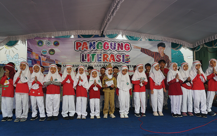 PERFORM: Para siswa-siswi SDIT Muhammadiyah Al-Kautsar menggelar acara literasi bulan bahasa (27/10).