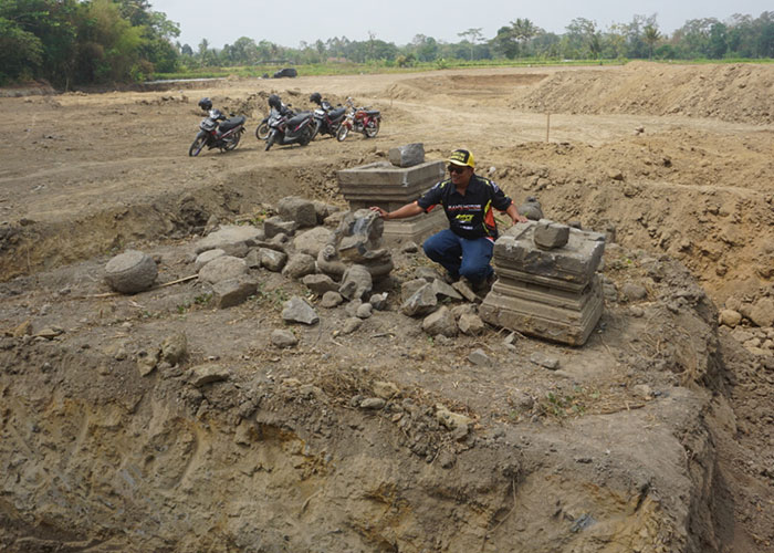 Temuan sejumlah ODCB di lahan tanah kas Desa Leses, Kecamatan Manisrenggo yang hendak dibuat sirkut motocross.