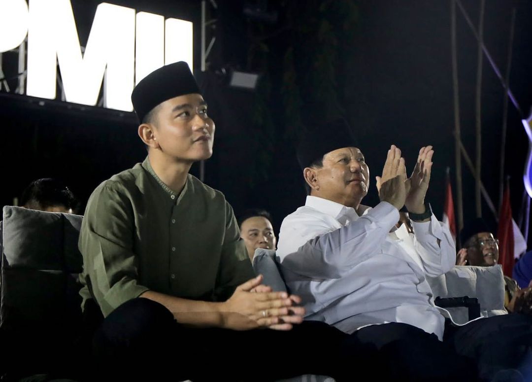 Prabowo-Gibran, pasangan capres-cawapres dari Koalisi Indonesia Maju pada sebuah acara.
