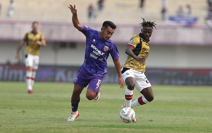 LINCAH: Moussa Sidibe saat Persis Solo berlaga di Liga 1 musim ini.