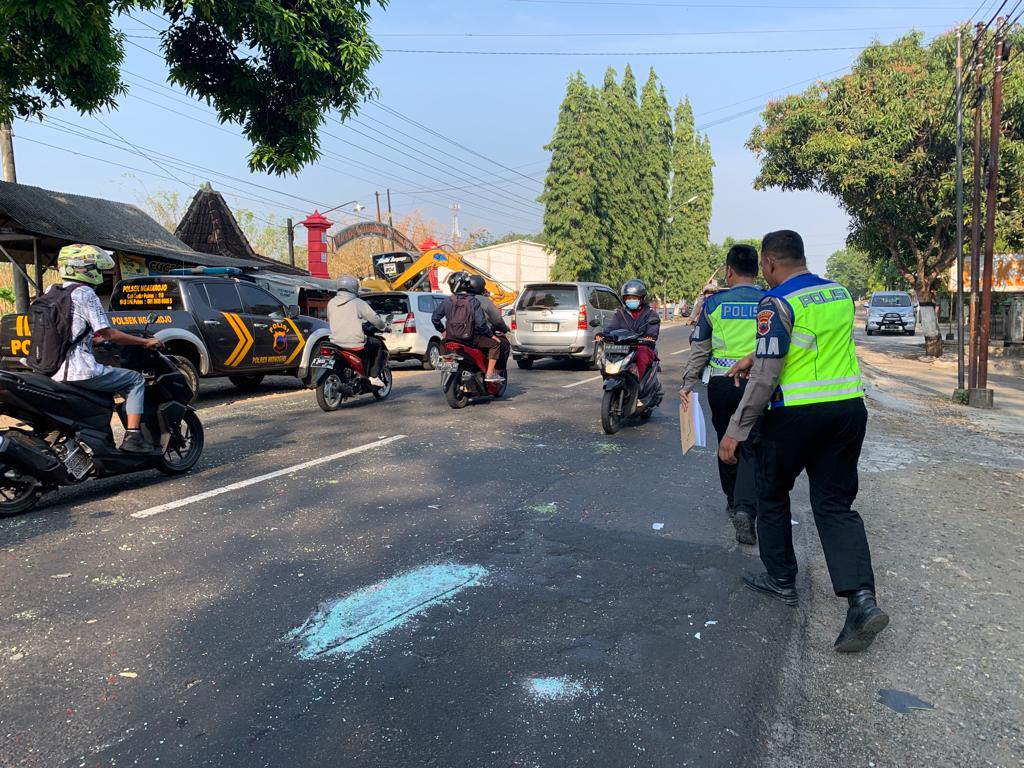 Pikap L300 yang terlibat kecelakaan di Jalan Raya Ngadirojo-Wonogiri, Dusun Brubuh, Desa Ngadirojo Lor, Kecamatan Ngadirojo, Kamis (2/11/2023).